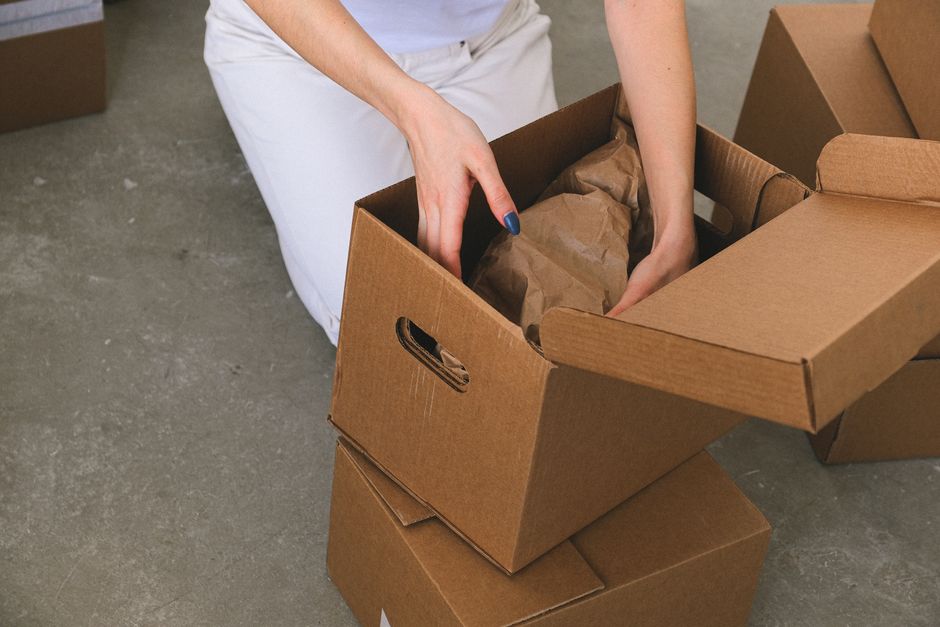 Packing services and cardboard boxes
